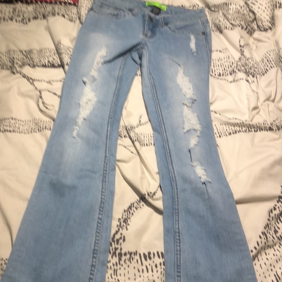 URBAN PLANET-TOKYO | Low rise distressed flare light wash jeans | 1 - Picture 4 of 7